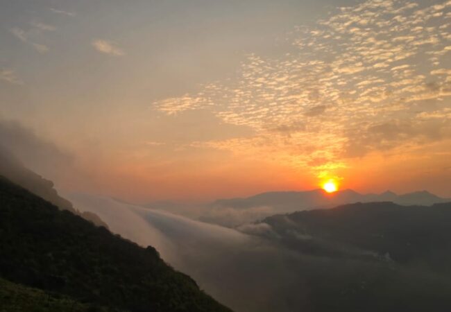 sunrise trekking in munnar