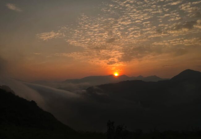 sunrise trekking in munnar