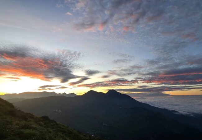 sunrise trekking in munnar