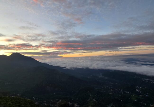 sunrise trekking in munnar